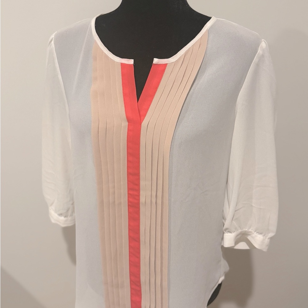 Ann Taylor Petite Flowy Blouse w/ Pleated color detail. 3/4 sleeve w/ button